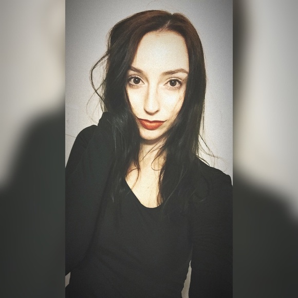 Meet your Posher, Stephanie - Picture 1 of 1